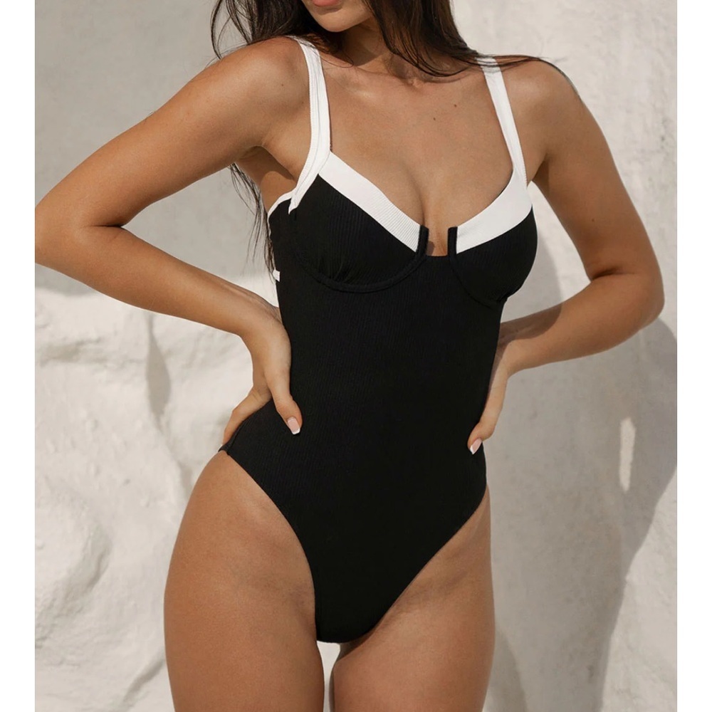Berlook Black White Underwire One Piece Swimsuit NWT Size Small